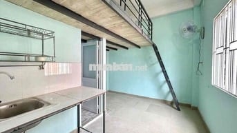 HÀNG HIẾM PHÒNG CÓ GÁC MÁY LẠNH CỬA SỔ TRỜI GẦN 2 TRƯỜNG ĐẠI HỌC