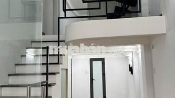 Bán nhà gần chợ kinh doanh buôn bán tốt, hẻm xe hơi