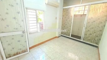 Cần bán nhà 2 tầng đường Ông Ích Khiêm vị trí cực đẹp.