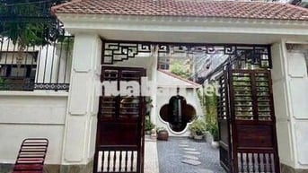 Nguyên căn 15x19m sân vườn đường Nguyễn Tri Phương hẻm lớn thông tứ  p