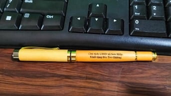 Nhận gia công Khắc Chữ Lên Bút
