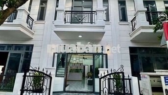 Nhà trệt lầu sổ hồng hoàn công  chỉ 3tỷ 2 thương lượng