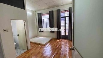 Cho thuê phòng ban công mặt tiền