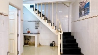 Nhà nở hậu gần Công An P. Tân Hưng, 03 tầng, DT~35m2