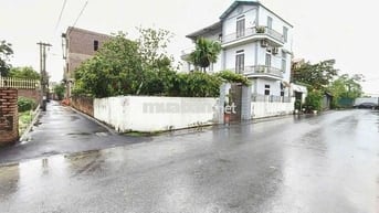 Lô góc sẵn nhà 3 tầng mới tính ô tô đỗ cửa đường thông trải nhựa