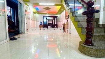 NHÀ ĐÚC KIÊN CỐ - GẦN NGÃ TƯ BỐN XÃ, DT: 4m x 11m ( 44m²). Nhà 2 Tấm,