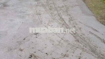 đất đang ngộp mặt tiền đường giá 960tr shr thương lượng