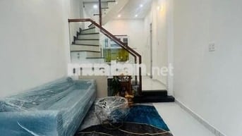 có căn nhà nhỏ cần chủ mới DT 21m2/ 2 tỷ , SHR, Lê Đình Cẩn, hẻm oto