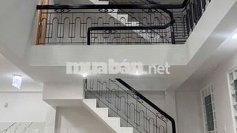 Cho Thuê Nhà Sát Mặt Đường Lê Quang Định, 3PN 3WC Mới Sạch Sẽ