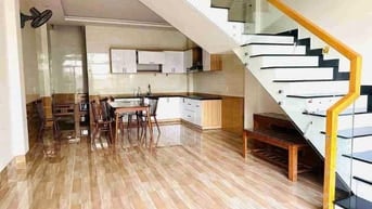 Đường quy hoạch 5m có vỉa, nhà 3 tầng 3 P.Ngủ, 4 WC. Giá 8 tỷ có TL.