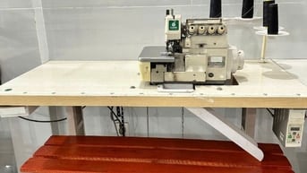 Thanh lý Máy vắt sổ 4 kim còn mới 
