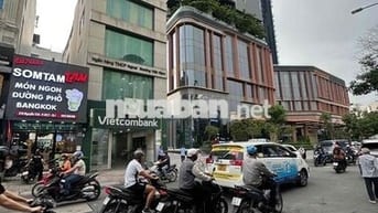 Nhà trung tâm quận 1 . Giấy chính chủ . Còn Tl