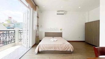 Ban công nắng sáng Full nội thất Trường Chinh Thang Máy