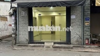 mặt Băng 136 Trần Văn Quang, Phường 10, Quận Tân Bình. lối đi riêng