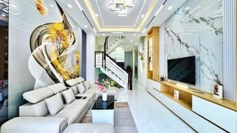 Kẹt tiền bán gấp nhà Hoàng Diệu, quận 4, hẻm xe hơi, SHR giá 3 tỷ 850