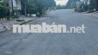 Lô đất đối diện công viên đường số 5 kdc ấp 5 phong phú DT 7 x 19.5m
