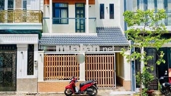 Nhà Nam Long 3 phòng ngủ, mới, 3WC, Đông Bắc, máy lạnh, giường nệm
