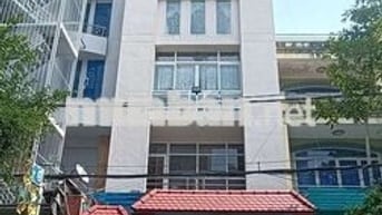 Cho thuê nhà 4 tấm DT 6x20 có thang máy