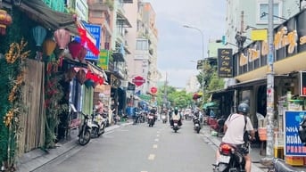 Hạ giá còn 4 tỷ 350tr. NHÀ Bùi Viện, Quận 1. 2 lầu
