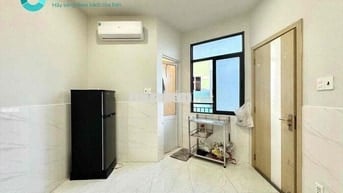 phòng cửa sổ hướng ra ban công gần cầu nguyễn văn cừ