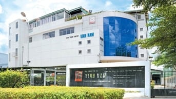 Nhân viên đứng máy CNC .kd ( Vận hành và làm việc trên máy CNC)