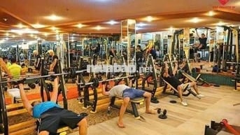 Chính chủ cho  thuê nguyên căn mặt tiền ngang 12m , dtsd 1000m2 120tr