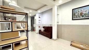 Nhà 1 trệt 2 lầu Lê Văn Sỹ Q3, 2PN, 3WC Full nội thất chỉ13,5 Triệu.