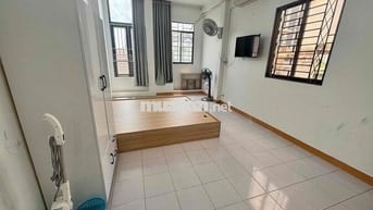 Phòng trọ toilet riêng máy lạnh nhà mặt tiền