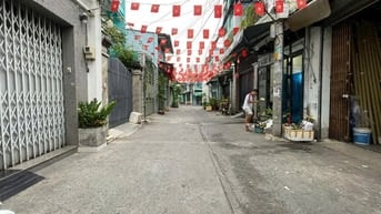 Nhà 42m² Hoàng Hoa Thám, hẻm xe hơi, 4PN, full tiện ích. Giá 2,3 tỷ