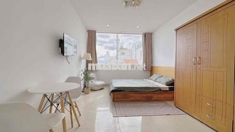 CĂN HỘ CỬA SỔ TRỜI 32m2 FULL NỘI THẤT THANG MÁY, BẢO VỆ GẦN SÂN BAY Q3