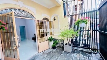 BÌNH THẠNH NHÀ SẠCH FULL NỘI THẤT (4x18) HẺM XE TẢI