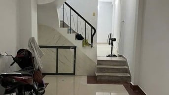 Cho thuê nhà mặt tiền Lý Văn Phức, P.Tân Định, Q.1 giá 20tr