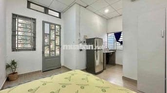 CHO THUÊ CĂN HỘ CỬA SỔ , 28m2 - NGAY TRẦN VĂN ĐANG , TOÀ NHÀ VIETTEL