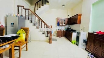 CHO THUÊ NHÀ NGUYÊN CĂN MỚI KOONG ĐỊNH CÔNG 35M 2.5 TẦNG GIÁ 7TR