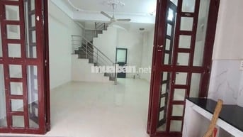Nhà 1 1 trệt 2 lầu gần sân bay