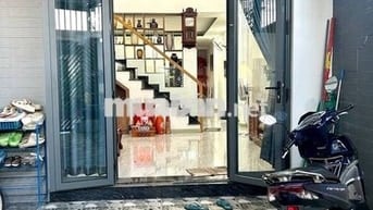 Cần bán nhà Bình Dương 5x20m, 3PN 2WC, gần chợ, giá 3.7 tỷ