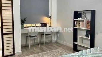 cho thuê phòng ban công thoáng ngay trung tâm Q1 gần đại học Mở