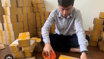CẦN TUYỂN GẤP 2 NHÂN VIÊN ĐÓNG GÓI DÁN TEM LÀM GIỜ HÀNH CHÁNH