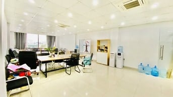 Chính chủ cho thuê văn phòng Nguyễn Văn Huyên, 150m2, rẻ nhất khu vực