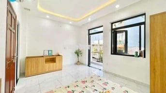 CHDV BAN CÔNG RIÊNG THOÁNG MÁT NHÀ MỚI AN NINH CAO GIỜ GIẤC TỰ DO