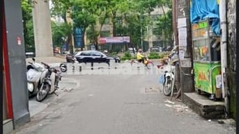 Tôi cần bán nhà mặt ngõ Xuân Thủy 7tầng thang máy full nội thất .