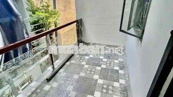 🏠 Nhà cho thuê Gần chợ Ba Đình p10 q8  hẻm 3 gác 👉 Nhà mới sơn sửa, sạ