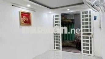 CHO THUÊ NHÀ TRẦN ĐÌNH XU GIAO VỚI NGUYÊN TRÃI Q1
