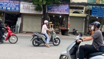 Bán nhà mặt phố Đê La Thành, phía không bị quy hoạch, mặt tiền 4,5m