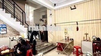 Lý Tự Trọng - 3 tầng 5pn - Ô tô đỗ cửa - Giá còn 4,8 tỷ