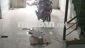 Nhà Mtkd nguyên căn đường Lk 2-10 cấp 4 có gác lửng đúc 1pn kín 1wc