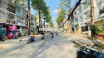 Nhà trệt 2 lầu mặt tiền Nguyễn Hiền