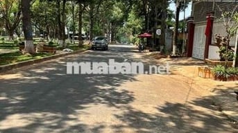 Căn Nhà Thuê Phạm Văn Bạch đối diện Hoa Viên mát mẻ