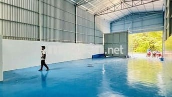 NHÀ XƯỞNG MỚI XÂY Y HÌNH DT 8x20 NỀN SƠN EPOXY HẺM XE TẢI LỚN TRẦN 8m
