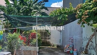 Cần bán miếng đất ngay chợ Bình Điền